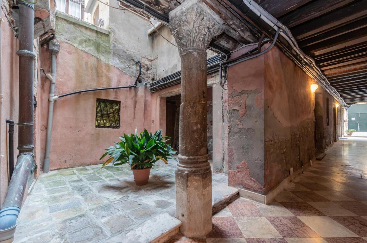 Palazzo Dolfin - Piazza San Marco Lovely Apartment Benátky Exteriér fotografie
